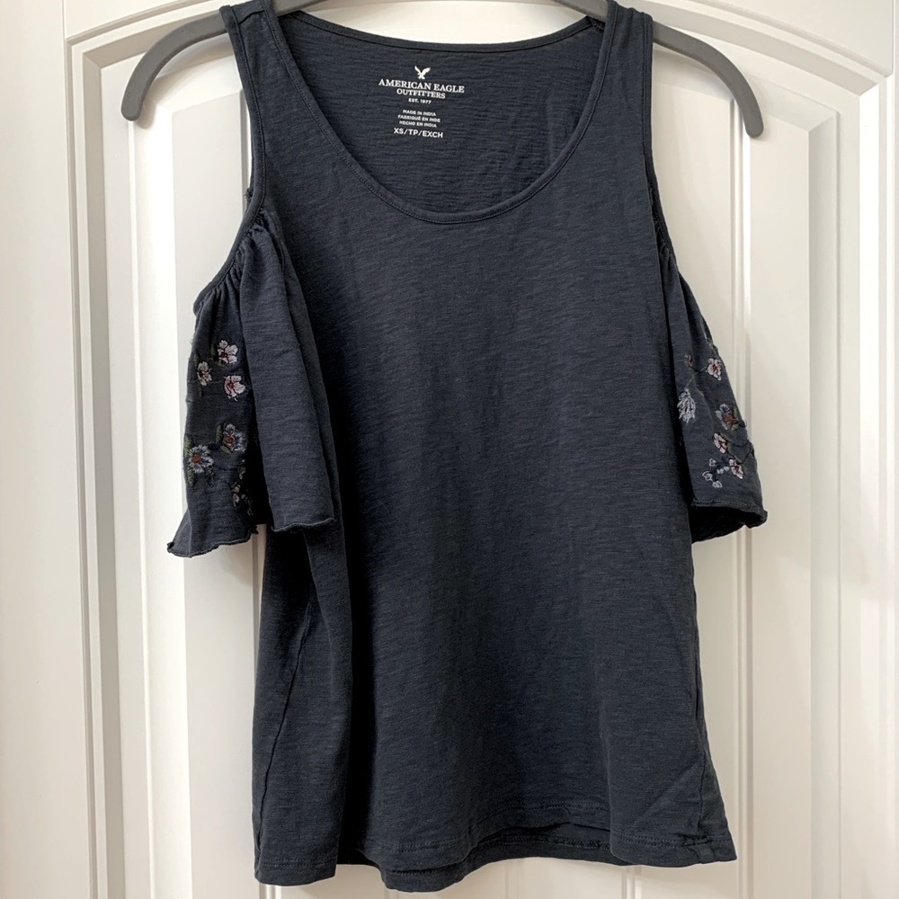 American Eagle Cole Shoulder Shirt, size USA XS